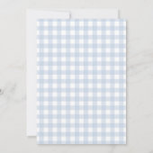 Blauwe gingham klassieke baby boy douche uitnodigi kaart (Achterkant)