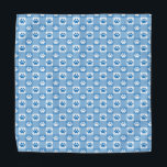 Blauwe gingham met verfdrukken bandana<br><div class="desc">Pamper je huisdier met deze tijdloze blauwe gingham met poten gepatterde bandana!</div>