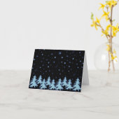 Blauwe glanzende kerstbomen en sterren aan de nach kaart (Gele Bloem)
