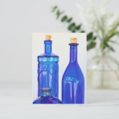 Blauwe glazen flessen briefkaart (Staand voorkant)