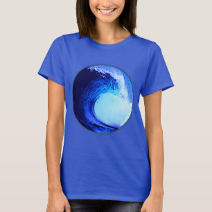 blauwe golf met coole surf stijl t-shirt