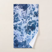 Blauwe golven door de oceaan bad handdoek (Handdoek)