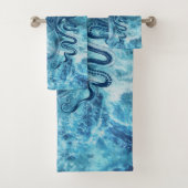 Blauwe golven van het Zee & Octopus Grafische  Tek Bad Handdoek (Insitu)