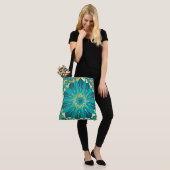 Blauwe Goud Bloem Mandala Tote Bag (Op model)