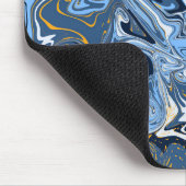 Blauwe, gouden en witte zwellen zwaaien marmer muismat (Hoek)