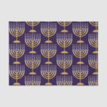 Blauwe goudmenorah tissuepapier<br><div class="desc">Patroon van joodse menorah met kaarsen op blauw cadeaupapier voor achtergrondcadeautjes.</div>