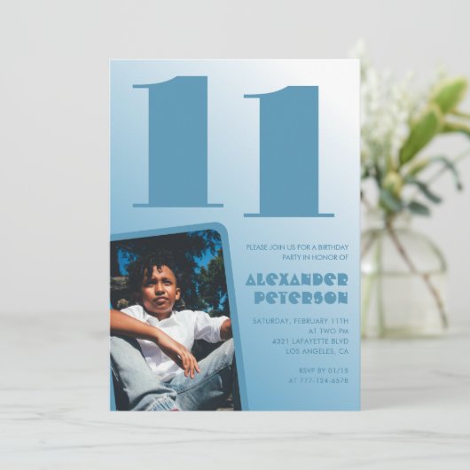 Blauwe gradiënt 11e verjaardag uitnodigingen Boy F (Staand voorkant)
