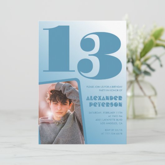 Blauwe gradiënt 13e verjaardag uitnodigingen Boy F (Staand voorkant)