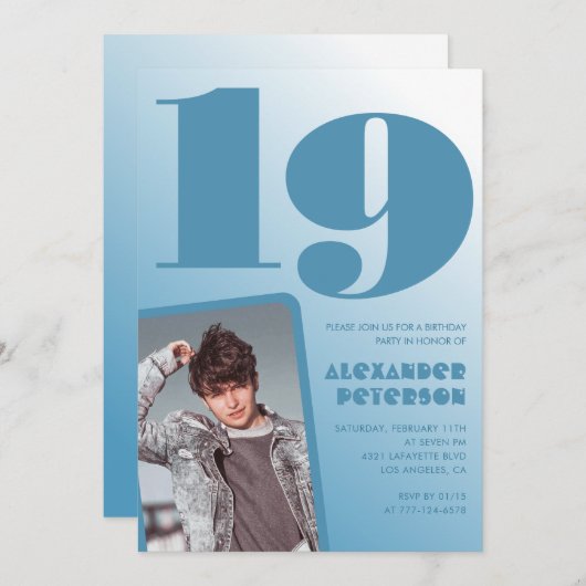 Blauwe gradiënt 19e verjaardag uitnodigingen Boy F (Voorkant / Achterkant)
