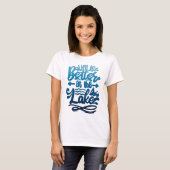 Blauwe Gradiënt Het Leven is Beter bij het Meer T-shirt (Voorkant volledig)