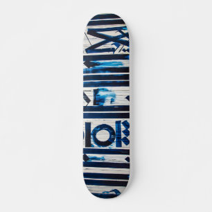 Blauwe graffiti-kunst persoonlijk skateboard