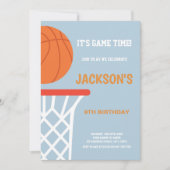 Blauwe grijze achtergrond Basketball Uitnodigingen (Voorkant)