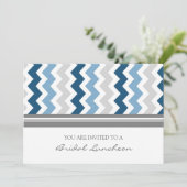Blauwe grijze Chevron Bridal Lunch Uitnodiging (Staand voorkant)