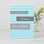 Blauwe grijze Chevron Custom Baby Shower Invitatie Kaart (Staand voorkant)