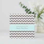 Blauwe grijze Chevron Custom Baby Shower Invitatie Kaart (Staand voorkant)