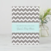 Blauwe grijze Chevron Custom Baby Shower Invitatie Kaart (Staand voorkant)