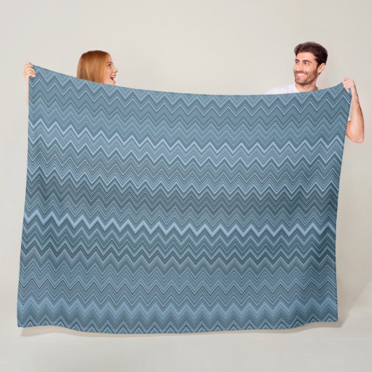 Blauwe grijze zigzag-avy patroon fleece deken (In situ)