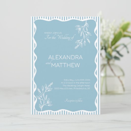 Blauwe grillige Wavy grens bruiloft uitnodiging (Staand voorkant)