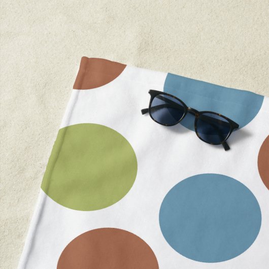 Blauwe, groene en bruine Stippen Strandlaken (In situ)