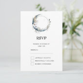 Blauwe halve maan met witte bloemen bruiloft RSVP kaartje (Staand voorkant)