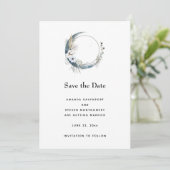 Blauwe halve maan met witte bloemen bruiloft save the date (Staand voorkant)