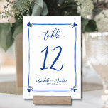 Blauwe hand getekend grillige bruiloft kaart<br><div class="desc">Blauw Elegante Hand Getrokken grillige Trouwtafel Nummer. Deze schattige tafelnummerkaart heeft een subtiel, handgetekend lijst met zwarte harten in elke hoek, waardoor een leuk maar elegant ontwerp ontstaat dat het tafelnummer zachtjes omcirkelt. De mix van script en handgeschreven lettertypen voegt een stijlvolle en persoonlijke touch toe, waardoor het zowel charmant...</div>