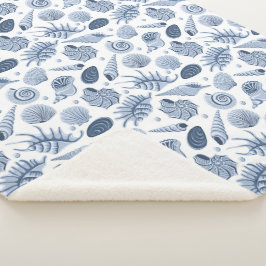 Blauwe hand getekende zeeschelpen op wit sherpa deken