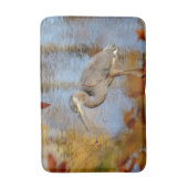 Blauwe haron, omhuld met herfst badmat (Voorkant Verticaal)