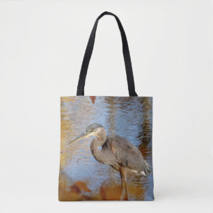 Blauwe haron, omhuld met herfst tote bag