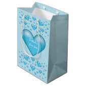 Blauwe harten met aangepaste tekst medium cadeauzakje (Achterkant Gekanteld)