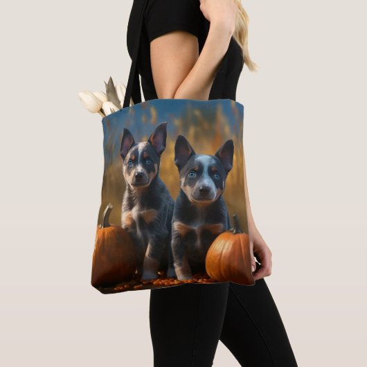Blauwe Heeler Puppy Herfst Delight Pompoen Tote Bag (Dichtbij)
