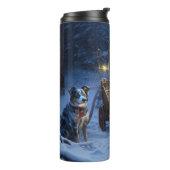 Blauwe Heeler Sneeuw Slede Kerst Decoratie Thermosbeker (Gedraaid links)