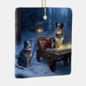 Blauwe Heeler Sneeuwslee Kerstdecoratie Keramisch Ornament (Rechts)
