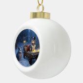 Blauwe Heeler Sneeuwslee Kerstdecoratie Keramische Bal Ornament (Rechts)
