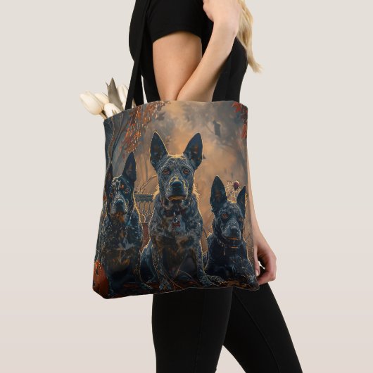 Blauwe heler Halloween nacht Doggy Delight Tote Bag (Dichtbij)
