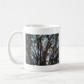 blauwe hemel en mos van eikenbomen koffiemok (Links)