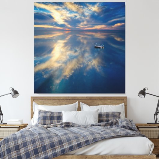 Blauwe hemel en witte wolken boven Zee Canvas Afdruk (Insitu (Slaapkamer))