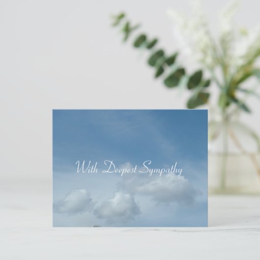 Blauwe hemel en witte wolken briefkaart. briefkaart (Staand voorkant)