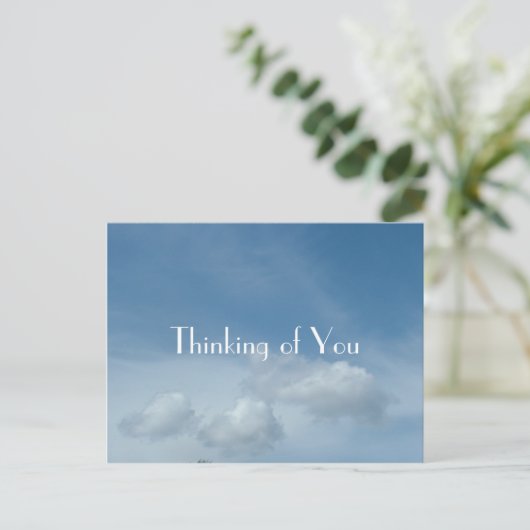 Blauwe hemel en witte wolken briefkaart. briefkaart (Staand voorkant)