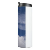 blauwe hemel koele wolken thermosbeker (Geroteerd rechts)