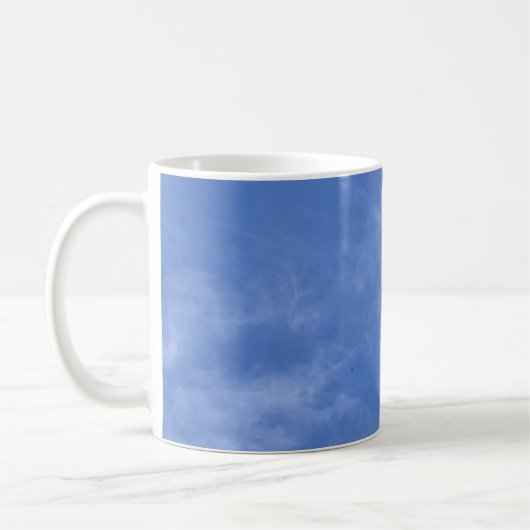 blauwe hemel met kleine wolken koffiemok (Links)
