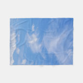 Blauwe hemel met wazige wolken fleece deken (Voorkant (Horizontaal))
