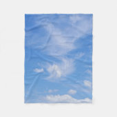 Blauwe hemel met wazige wolken fleece deken (Voorkant)