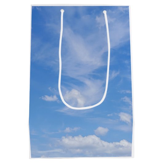Blauwe hemel met wazige wolken medium cadeauzakje (Achterkant)