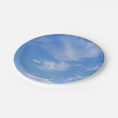 Blauwe hemel met wazige wolken papieren bordje (Gekanteld)