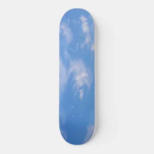Blauwe hemel met wazige wolken persoonlijk skateboard (Voorkant)