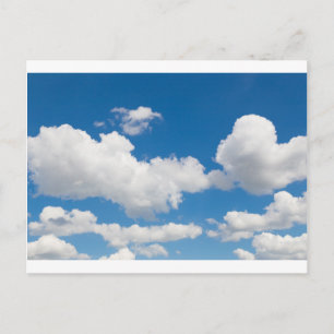 Blauwe hemel met witte wolken briefkaart