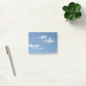Blauwe hemel met witte wolken Plaats de notities Post-it® Notes (Kantoor)