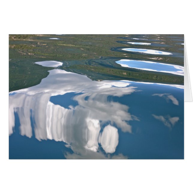 Blauwe hemel met zwarte kaart van het meer van Clo (Voorkant Horizontaal)