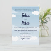 Blauwe hemel troebele huwelijksuitnodiging kaart (Staand voorkant)